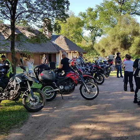 Las Curiosas Hotel Avia Terai Luaran gambar