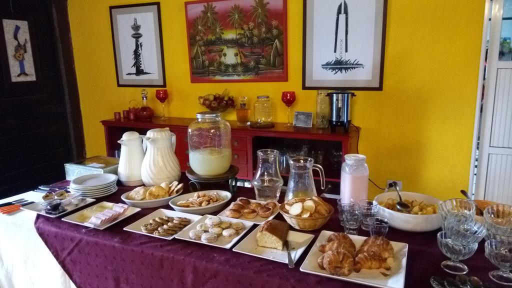 Las Curiosas Hotel Avia Terai Luaran gambar