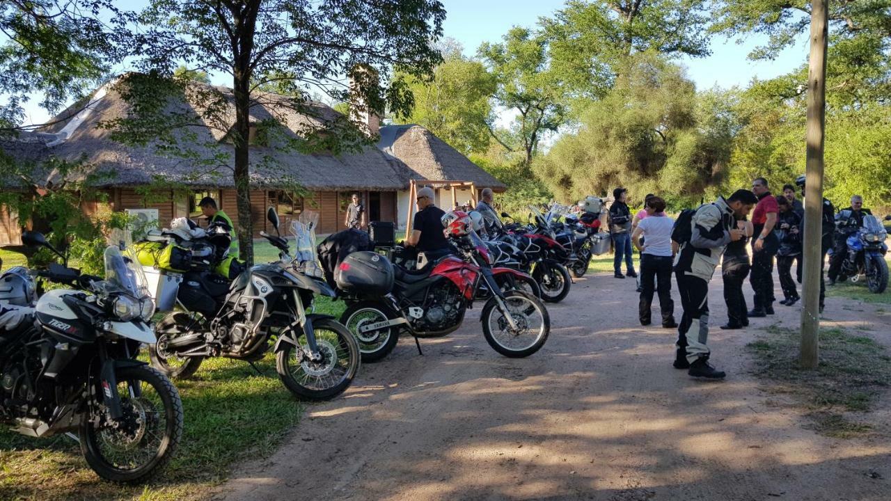 Las Curiosas Hotel Avia Terai Luaran gambar